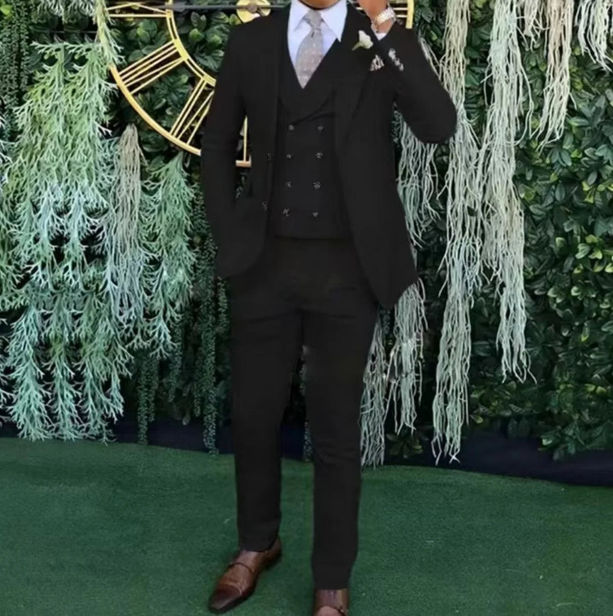 Men's slim-fit three-piece suit，Three-piece set of vest, blazer and trousers，Ideal for weddings, business and formal occasions